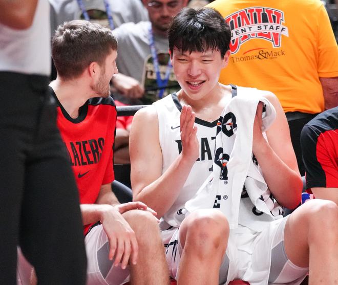 九游娱乐官网入口-杨瀚森背靠背10+5+5失误夏联次战开拓者遭灰熊逆转(杨瀚森身高)