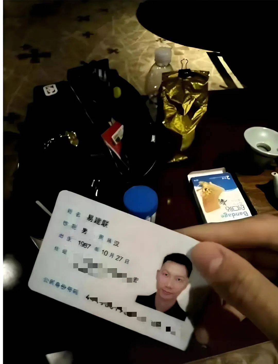 央视取消易建联专访引热议，球迷猜测和去年事件有关洗白(央视取消播出易建联专访节目)